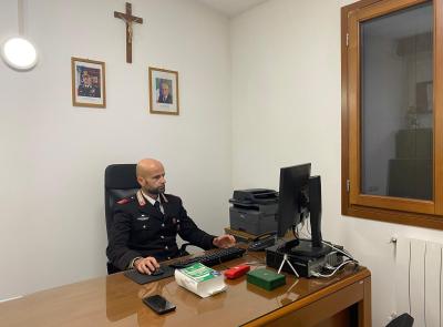 Dal finto nipote allo specchietto rotto, i carabinieri spiegano come prevenire le truffe agli anziani