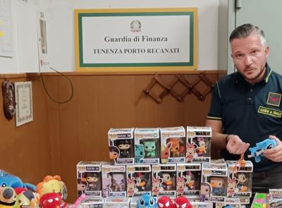 Porto Recanati, merce contraffatta e insicura per la salute: maxi sequestro della Finanza