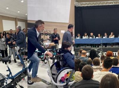 Castelraimondo, grande partecipazione all'inaugurazione delle e-bike per disabili