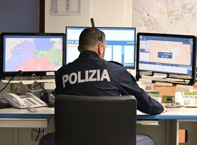 Macerata, si fa trovare nello stesso locale della donna che non può avvicinare: 55enne ai domiciliari