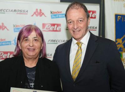 Grande emozione per la Scherma Macerata: Simonetta Pettinari premiata con il Distintivo d'argento