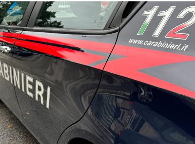 Tolentino, ritorna nel bar dove aveva minacciato gestore poi aggredisce i carabinieri: di nuovo in manette 31enne