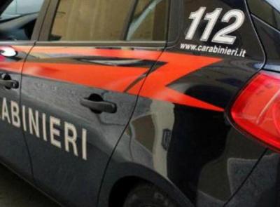 Recanati,  32enne minaccia di lanciarsi da 10 metri d'altezza: comandante dei carabinieri lo salva