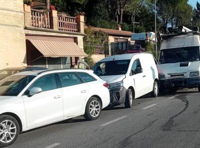 San Severino, tamponamento a catena lungo statale: quattro mezzi coinvolti