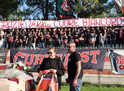 "Grazie Vekkiu cuore biancorosso": l'ultimo saluto di Macerata a Stefano Tognetti (FOTO e VIDEO)