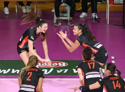 Volley, Cbf Balducci col vestito di gala: Brescia spazzata via in 3 set nel big match