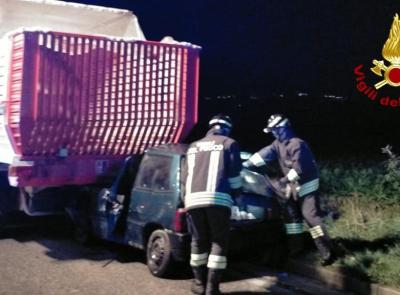 Morrovalle, auto rimane incastrata sotto un mezzo un mezzo agricolo: 24enne a Torrette