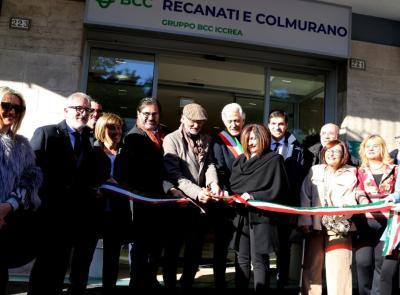 Macerata la nuova filiale della Bcc Recanati e Colmurano: "Spazi aperti e relazioni più vicine ai clienti" (VIDEO e FOTO)