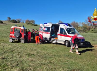 Incidente nei Prati di Gagliole: motociclista recuperato dai soccorritori con mezzo 4x4