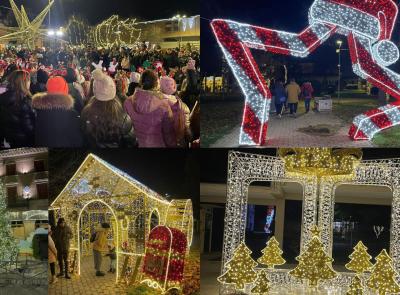 A Castelraimondo è già Natale, accese le luminarie: i bambini cantano "Jingle Bell Rock"