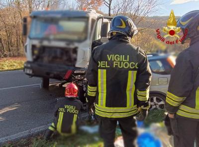 Tragico incidente sulla Provinciale, scontro tra un'auto e una betoniera: un morto