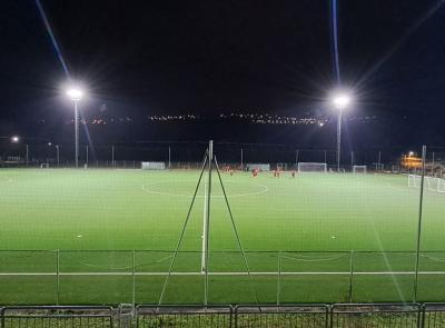 Camerino, nuovo look per il campo da calcio in erba sintetica: completati i lavori