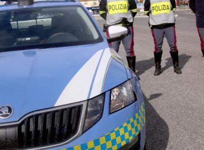 Alla guida del camion ma senza aver mai preso la patente: sanzionato 35enne