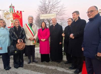 Via intitolata a mons. Tarcisio Carboni.  Il vescovo Marconi: «Avanti nelle vie del Signore come lui avrebbe voluto»