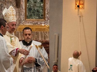 Macerata, anniversario della Cattedrale: messa solenne con il rito dell'accensione delle 12 croci apostoliche