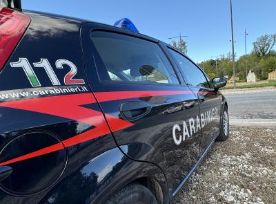 Tolentino, in auto coltello a serramanico e tirapugni: denunciato studente 19enne