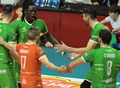 Pallavolo Macerata sconfitta 3-1 dalla Consar Ravenna: un terzo set brillante non è bastato