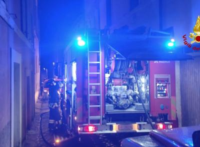 Fiamme in un appartamento a San Severino: intervengono i vigili del fuoco