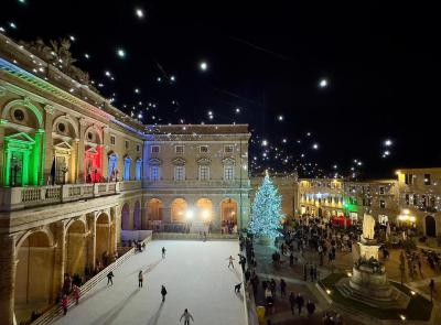 Recanati, musica live e Dj set: a Capodanno si balla in piazza Leopardi