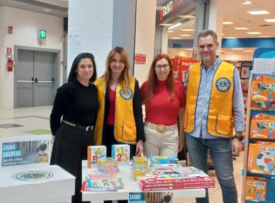 Macerata, "uno zaino sospeso contro il caro scuola"