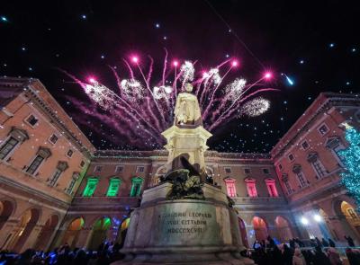 Recanati, in piazza Leopardi la "notte vola": un successo la serata di Capodanno