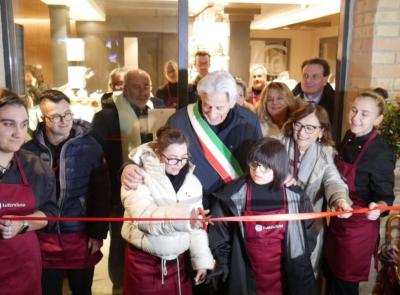 Macerata, l'inclusione fa "gol" al Campo dei Pini: nuovo corso per lo storico bar della città (FOTO e VIDEO)