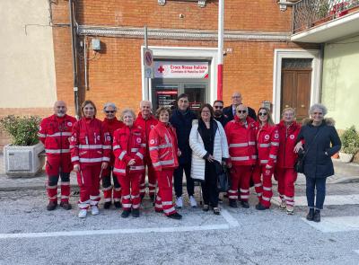 Castelraimondo, taglio del nastro per l'ufficio informativo della Croce Rossa