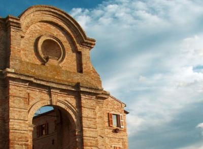 Corridonia, la storica Porta Romana del Valadier torna a splendere: sarà come prima del sisma