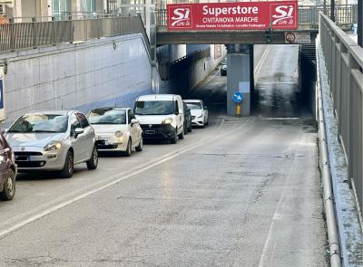 Civitanova, nuovo asfalto nel sottopasso di via Buozzi: cambia la viabilità per un giorno