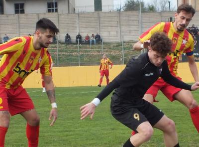 Giocatori squalificati in campo prima del match: polemica fra Potenza Picena e Urbis Salvia