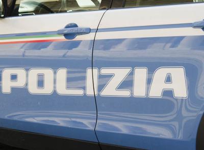 Macerata, "Vi accoltello e vi ammazzo": poliziotto aggredito mentre cerca di calmare un uomo in piazza Mazzini