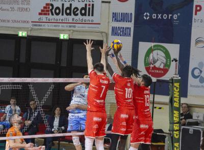 Volley, la Banca Macerata Fisiomed crolla in casa: Cuneo si impone in 3 set