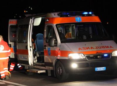 Porto Recanati, scontro tra auto e  moto: centauro trasportato all'ospedale