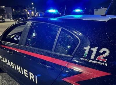 Minorenne aggredito da un gruppo di coetanei a Porto Recanati: il 14enne trova rifugio dai carabinieri