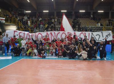 Volley - Banca Macerata, una sconfitta che sa di vittoria: il tie-break con Ravenna vale la salvezza in A2