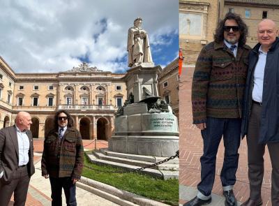 Alessandro Borghese a Recanati: ecco le foto con il sindaco in piazza Leopardi