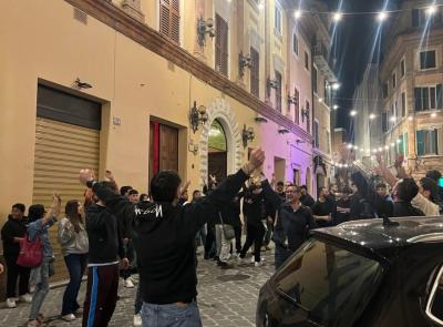 Caos spareggio, si va verso lo slittamento ad Ancona. Tifosi della Maceratese in piazza: “Vogliamo chiarezza” Caos spareggio, si va verso lo slittamento ad Ancona. Tifosi della Maceratese in piazza: “Vogliamo chiarezza”