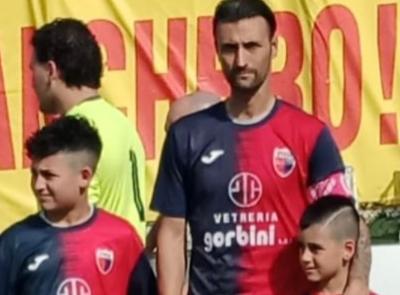 "Il canto Dell’Aquila": Manuel saluta il calcio con un gol decisivo e un post da brividi sui social