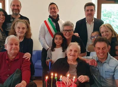 Pieve Torina, Giuseppina Luzi spegne 100 candeline: filo dopo filo, ha ricamato la vita di un paese Pieve Torina, Giuseppina Luzi spegne 100 candeline: filo dopo filo, ha ricamato la vita di un paese
