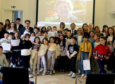 A Roma gli studenti marchigiani brillano nel concorso di poesia intitolato a "Mario Clementoni" (FOTO e VIDEO) A Roma gli studenti marchigiani brillano nel concorso di poesia intitolato a "Mario Clementoni" (FOTO e VIDEO)