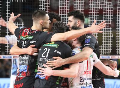 Lube, il sogno scudetto svanisce: Trento vince al tie-break gara 4 ed è campione d'Italia Lube, il sogno scudetto svanisce: Trento vince al tie-break gara 4 ed è campione d'Italia