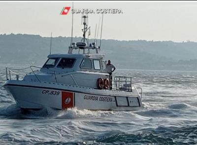 Colto da malore a 40 miglia da Ancona, 69enne lancia sos: trasportato al porto di Civitanova Colto da malore a 40 miglia da Ancona, 69enne lancia sos: trasportato al porto di Civitanova