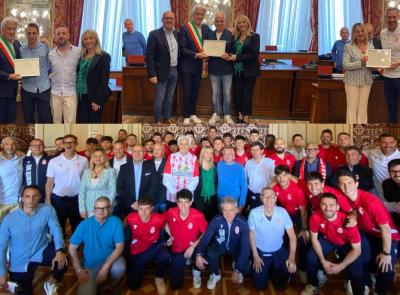 Maceratese, l'entusiasmo per la Serie D "contagia" anche il Comune: il sindaco "veste" i colori della 'Rata'