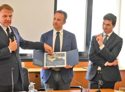 Il ministro Lollobrigida in visita all’Amap: “Un modello strategico per l’agricoltura. Referendum? Non andrò a votare"