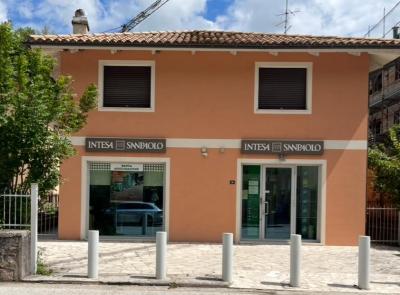 Chiude lo sportello bancario a Visso: "Un colpo della ricostruzione"