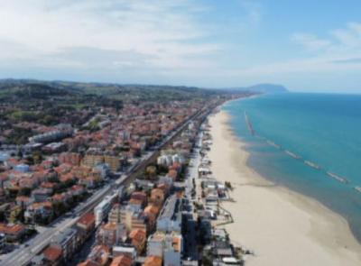 Civitanova, analisi ok: revocato il divieto di balneazione a nord della foce del Chienti Civitanova, analisi ok: revocato il divieto di balneazione a nord della foce del Chienti