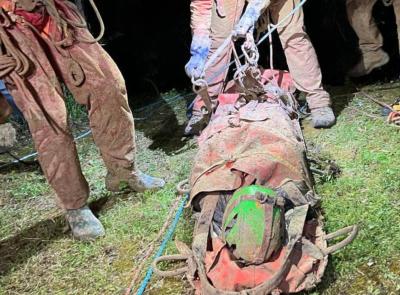 Frasassi, speleologa travolta da un crollo nella Grotta del Fiume: soccorsa e trasportata in ospedale