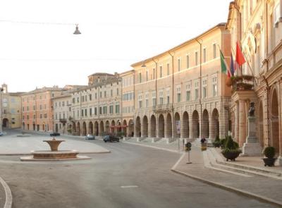 “Z Chalet On Tour” fa ballare San Severino: piazza del Popolo pronta per una notte di festa