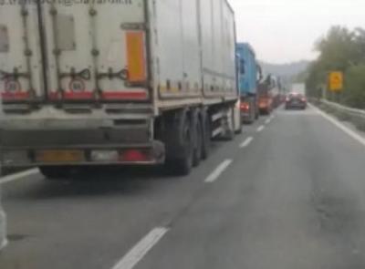 Tolentino, scontro tra auto e camper in superstrada: un bimbo di 6 anni e la mamma soccorsi in eliambulanza