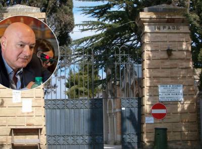Muore solo, nessuno reclama la salma: il Comune di Recanati provvede alla sepoltura